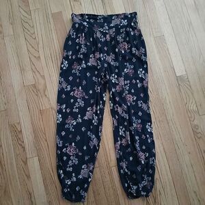 SO Women's MEDIUM Blue Floral Jeannie Pants Beachy Boho Elastic Waist & Ankles
